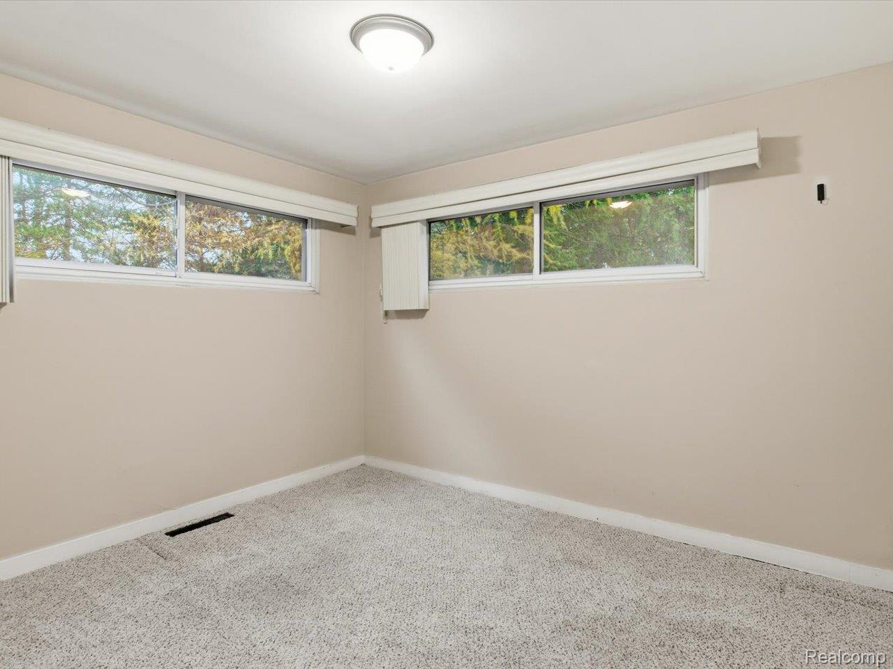 Port Huron, Michigan 48060, United States, 3 Bedrooms Bedrooms, ,2 BathroomsBathrooms,Residential,Pending,248809