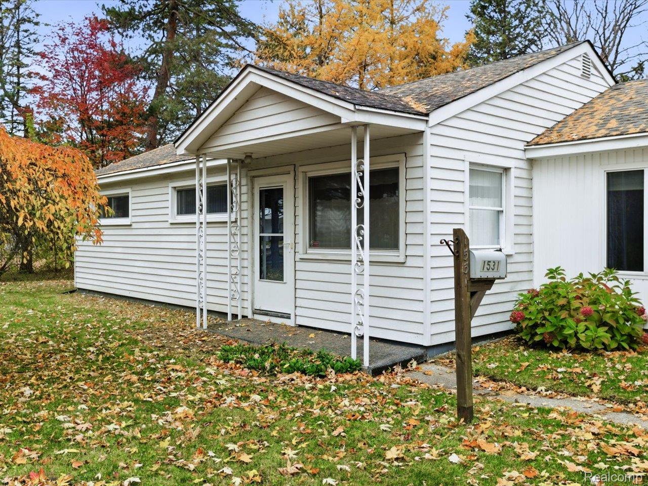 Port Huron, Michigan 48060, United States, 3 Bedrooms Bedrooms, ,2 BathroomsBathrooms,Residential,Pending,248809