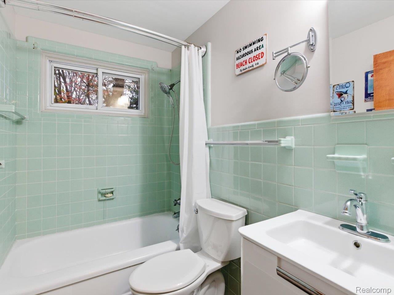 Port Huron, Michigan 48060, United States, 3 Bedrooms Bedrooms, ,2 BathroomsBathrooms,Residential,Pending,248809