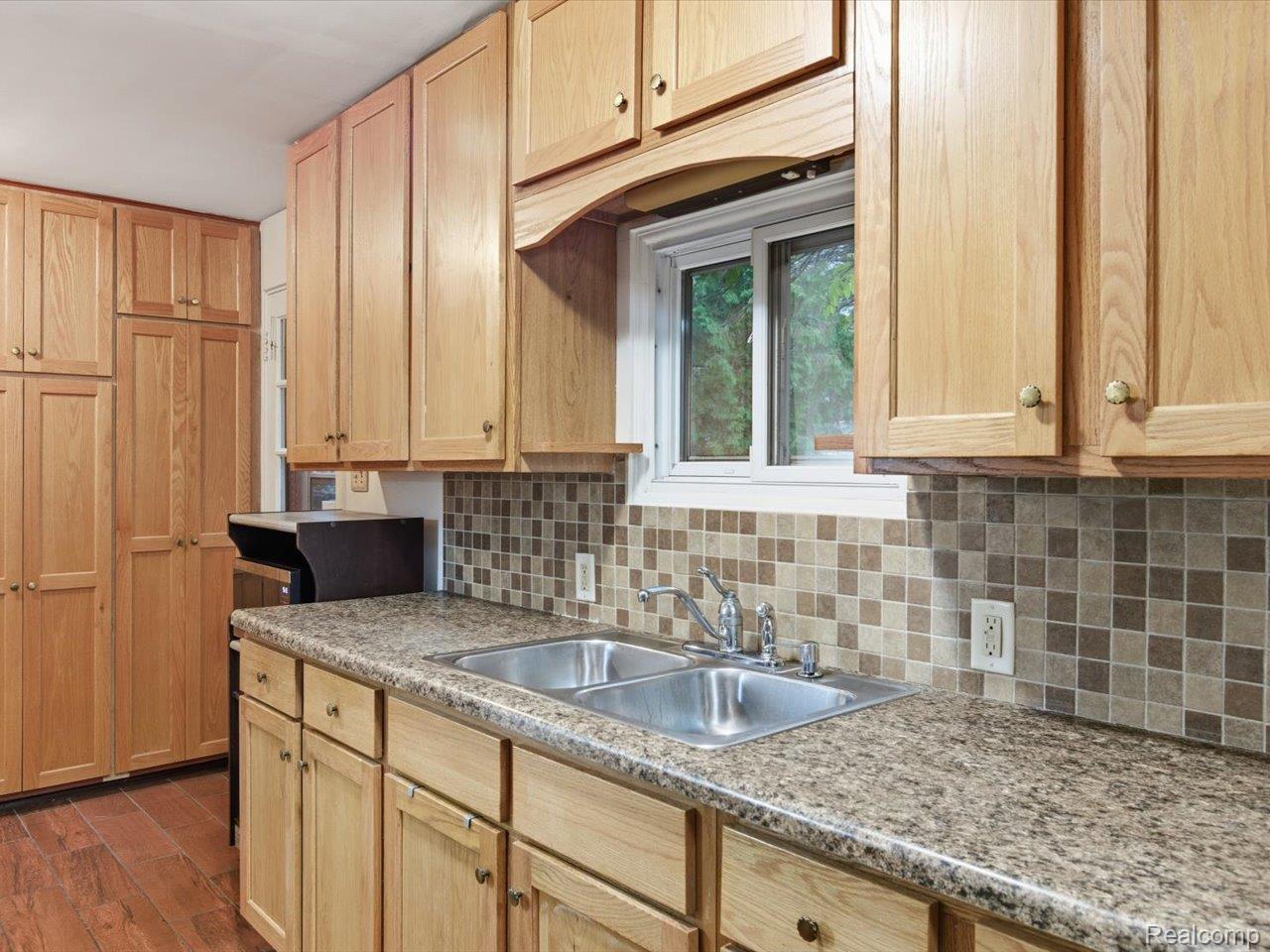 Port Huron, Michigan 48060, United States, 3 Bedrooms Bedrooms, ,2 BathroomsBathrooms,Residential,Pending,248809