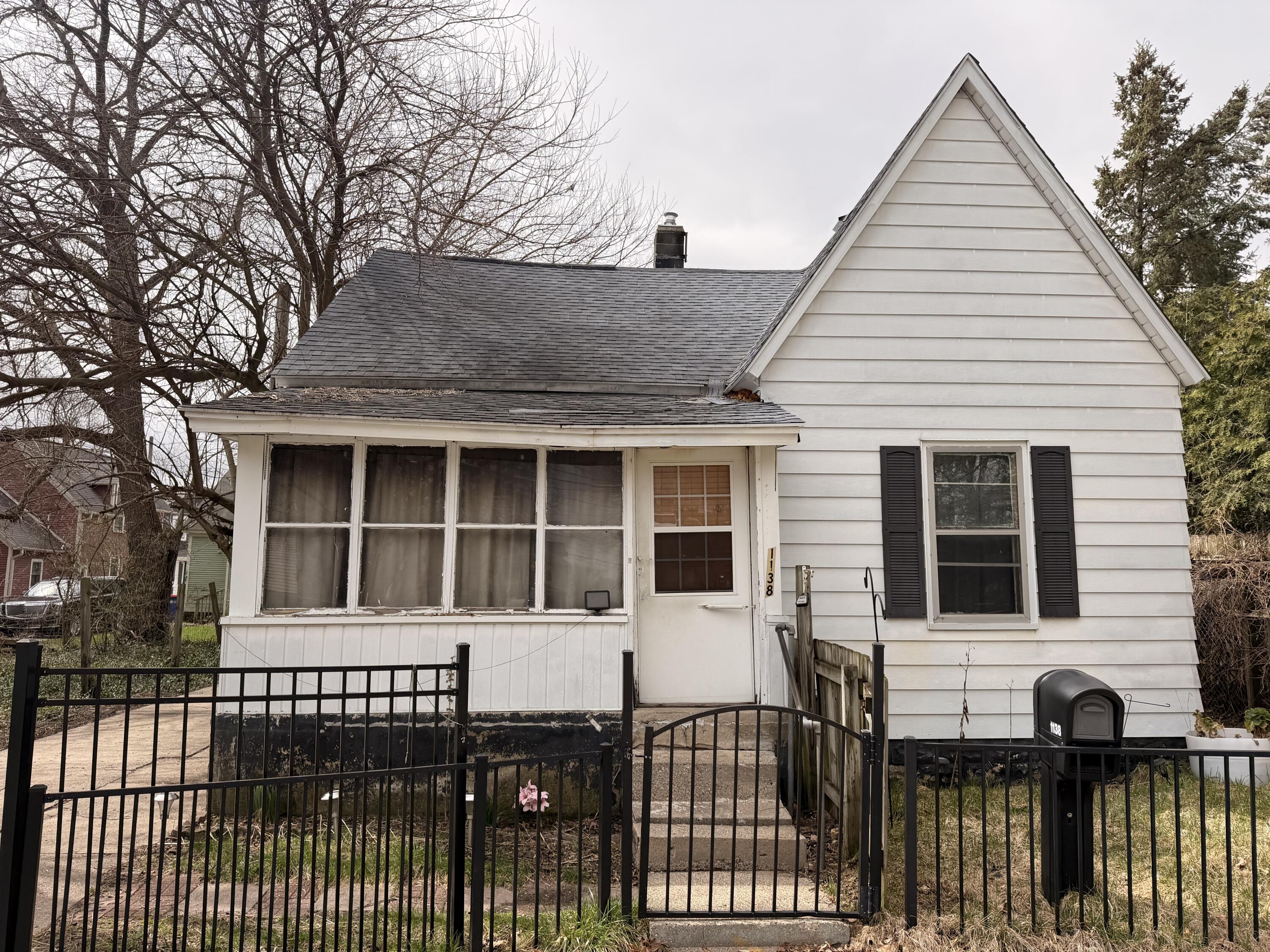 1138 Mckinley Court SE