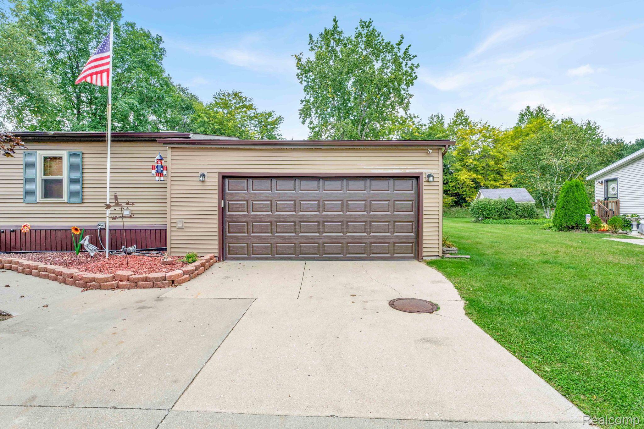 Brandon Township, Michigan 48348, United States, 3 Bedrooms Bedrooms, ,2 BathroomsBathrooms,Residential,Pending,69222