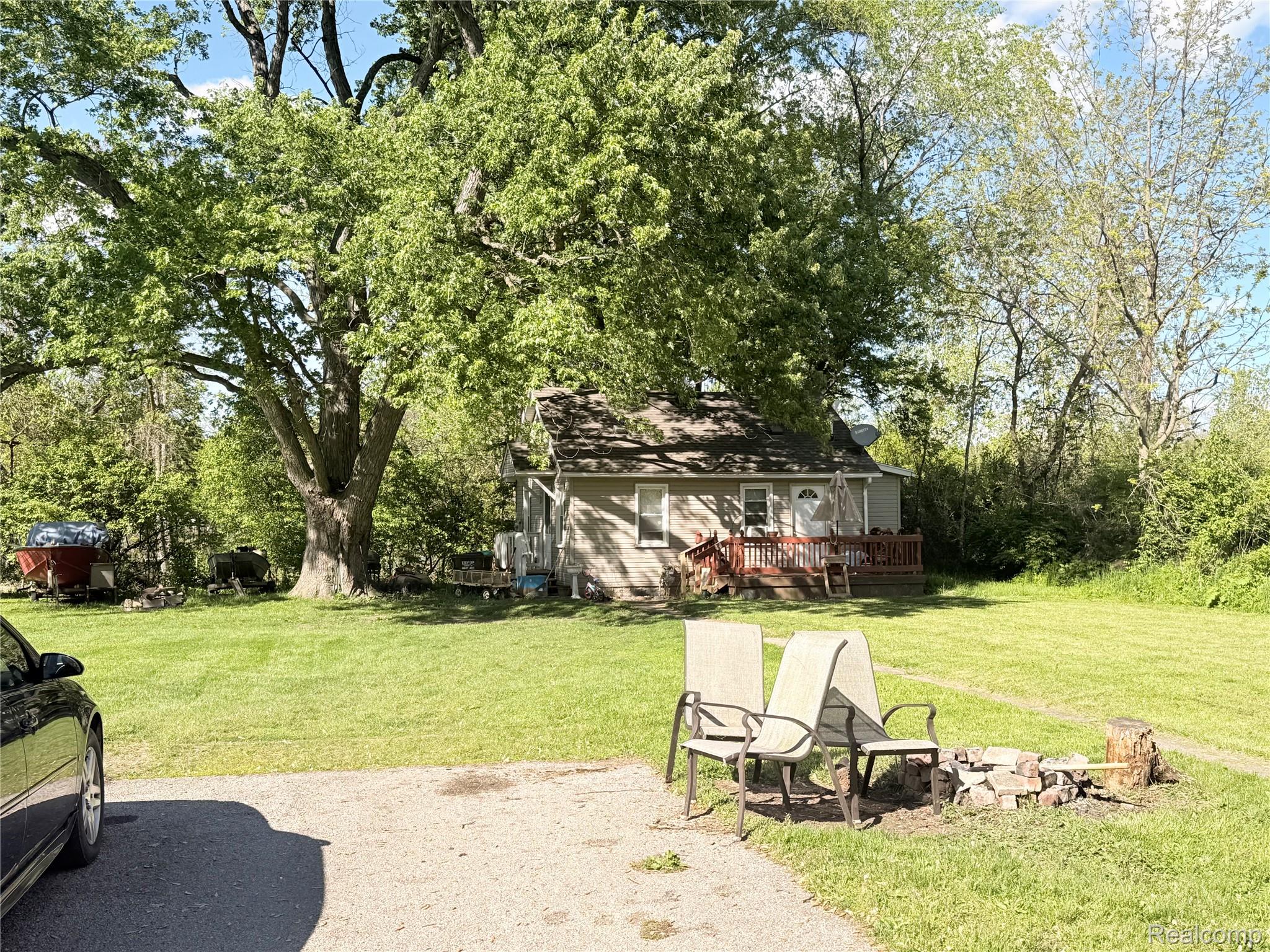 1137 E 8th Street