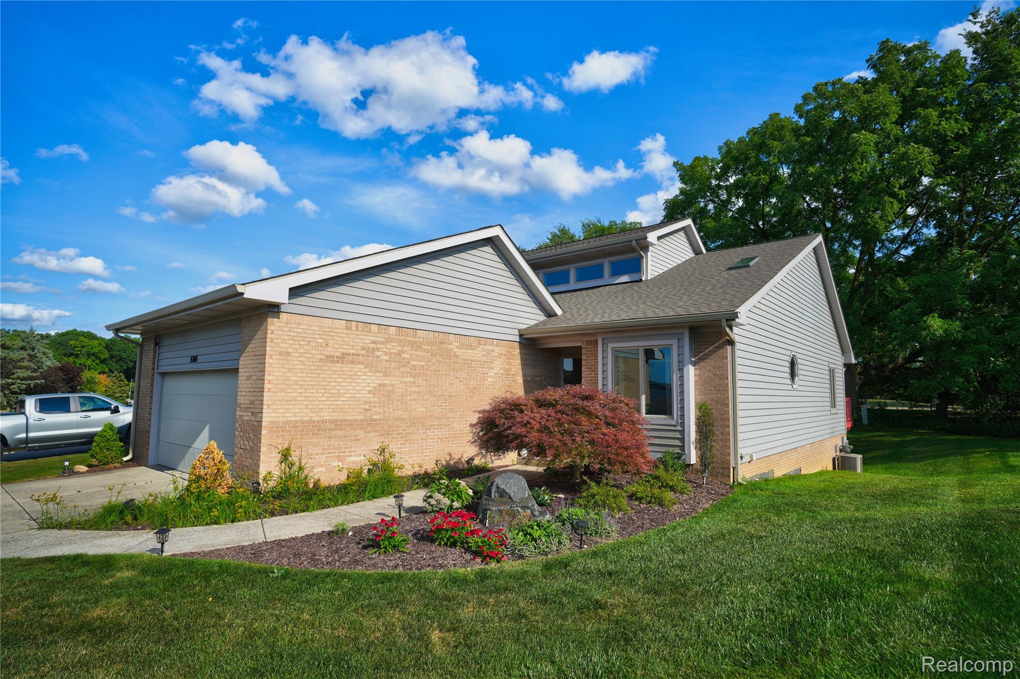 5366 Warwick Trail