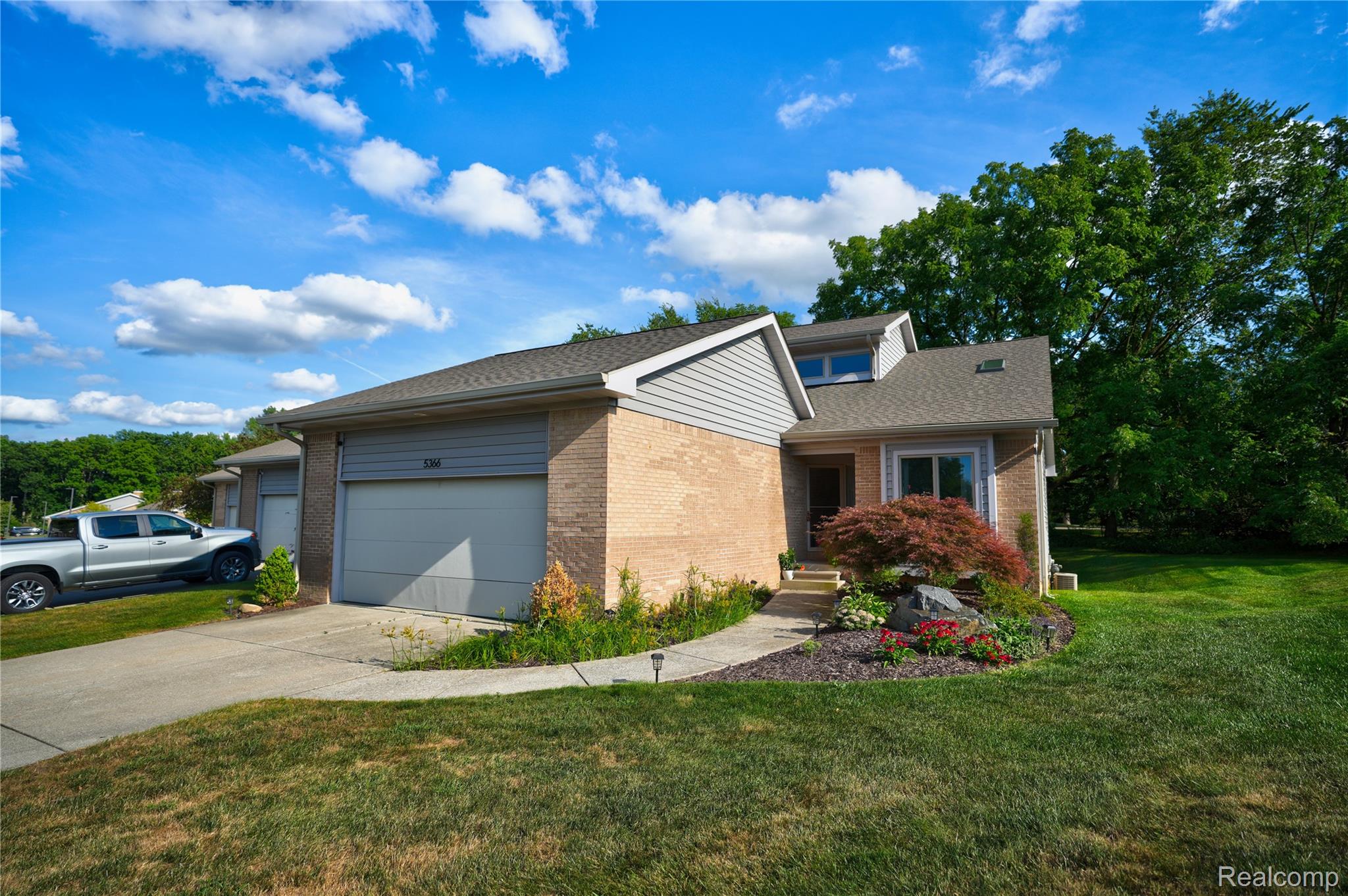 5366 Warwick Trail