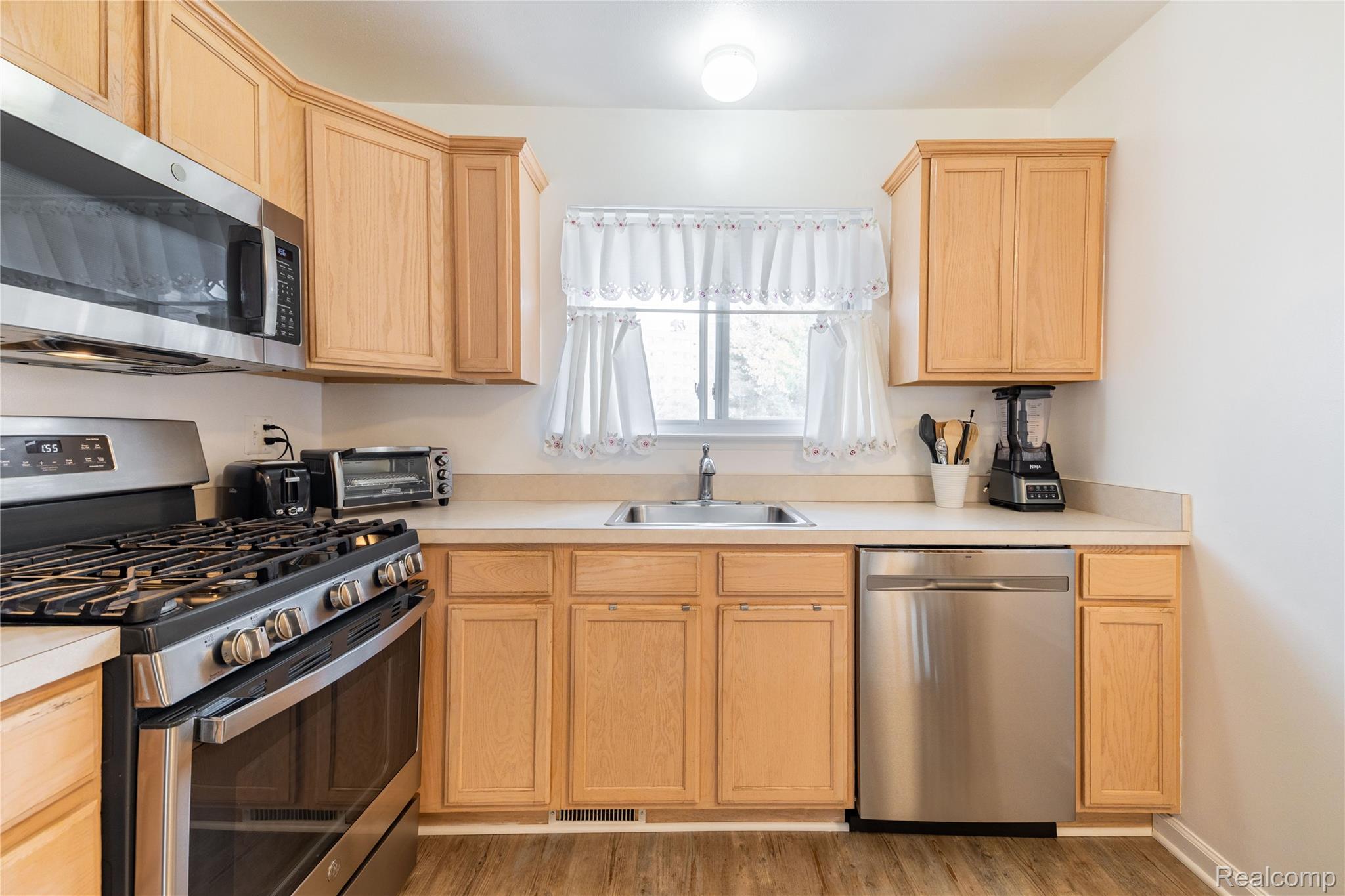 1954 E Franklin Drive