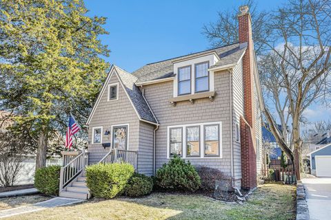 Photo of 401 Berkley Avenue, Ann Arbor, MI 48103 (MLS # 81025056031)