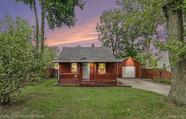 3222 COMER DR, FLINT, MI 48506 - Image d2b77f9a68e7664ed625050cc237ee28/33496475