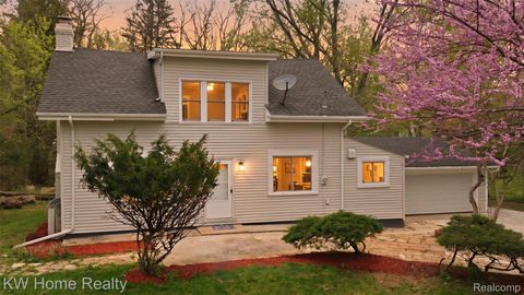 21266 W 9 Mile Road Southfield City MI 48075