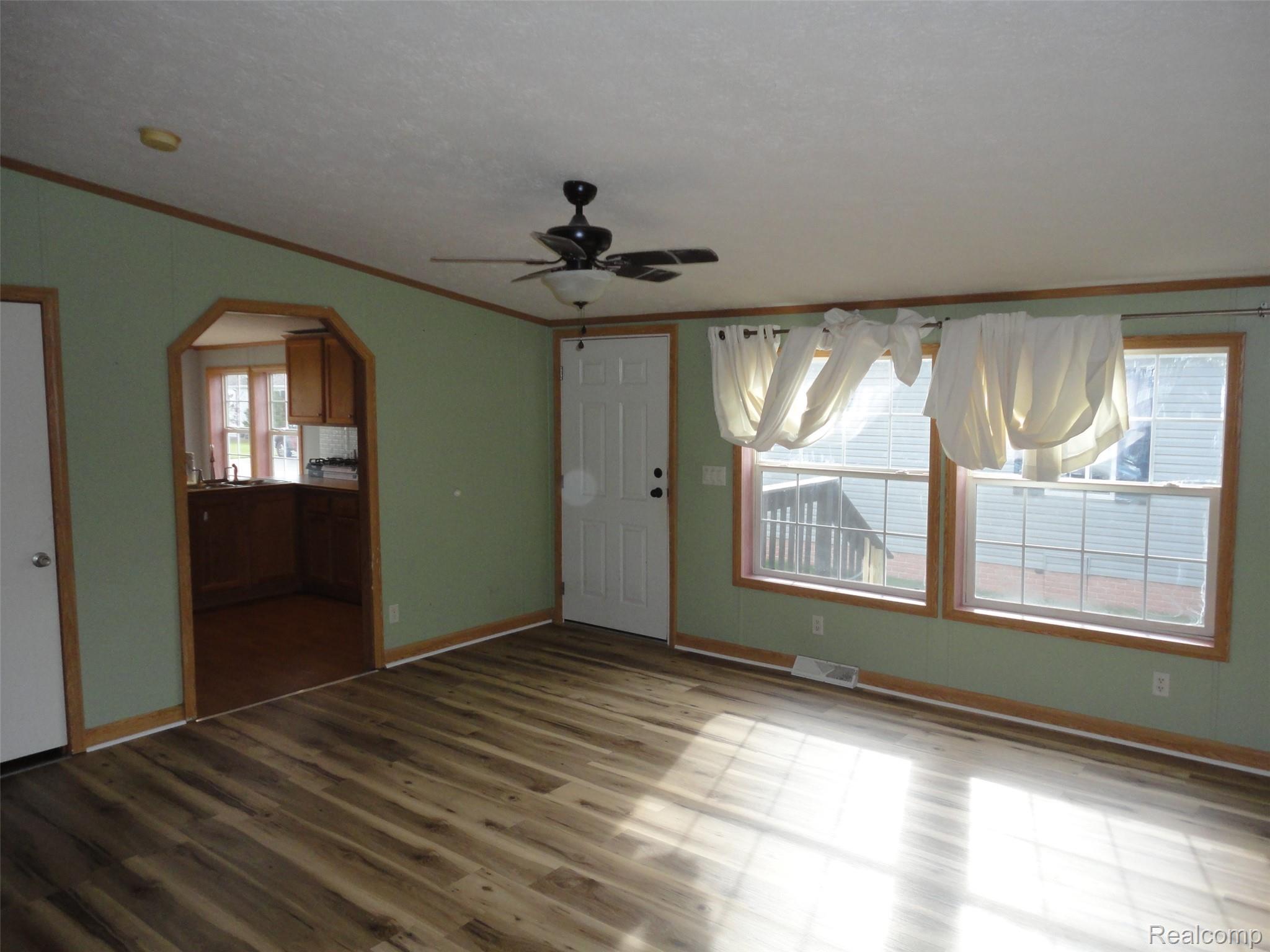 3913 Benjamin Way