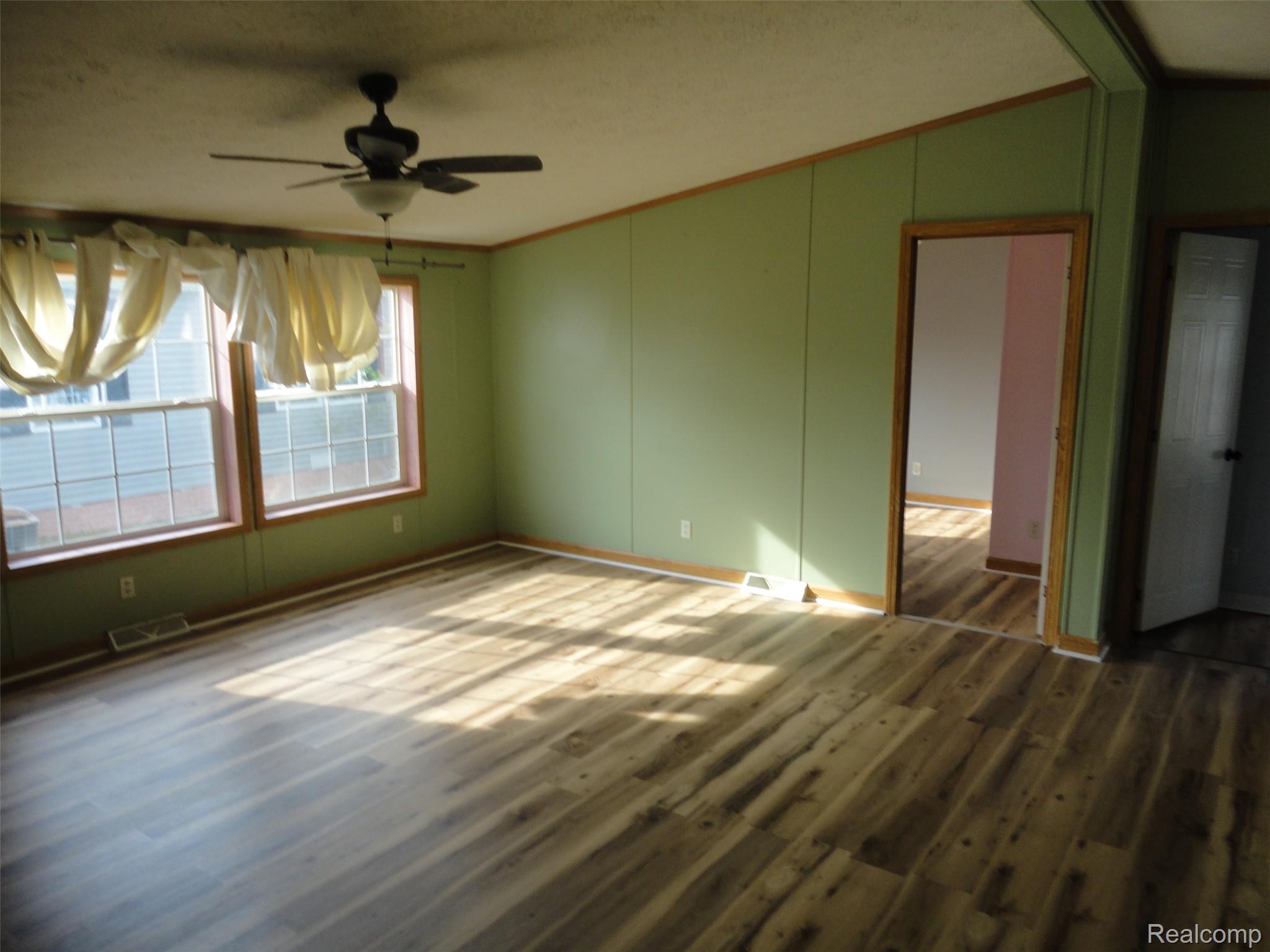 3913 Benjamin Way