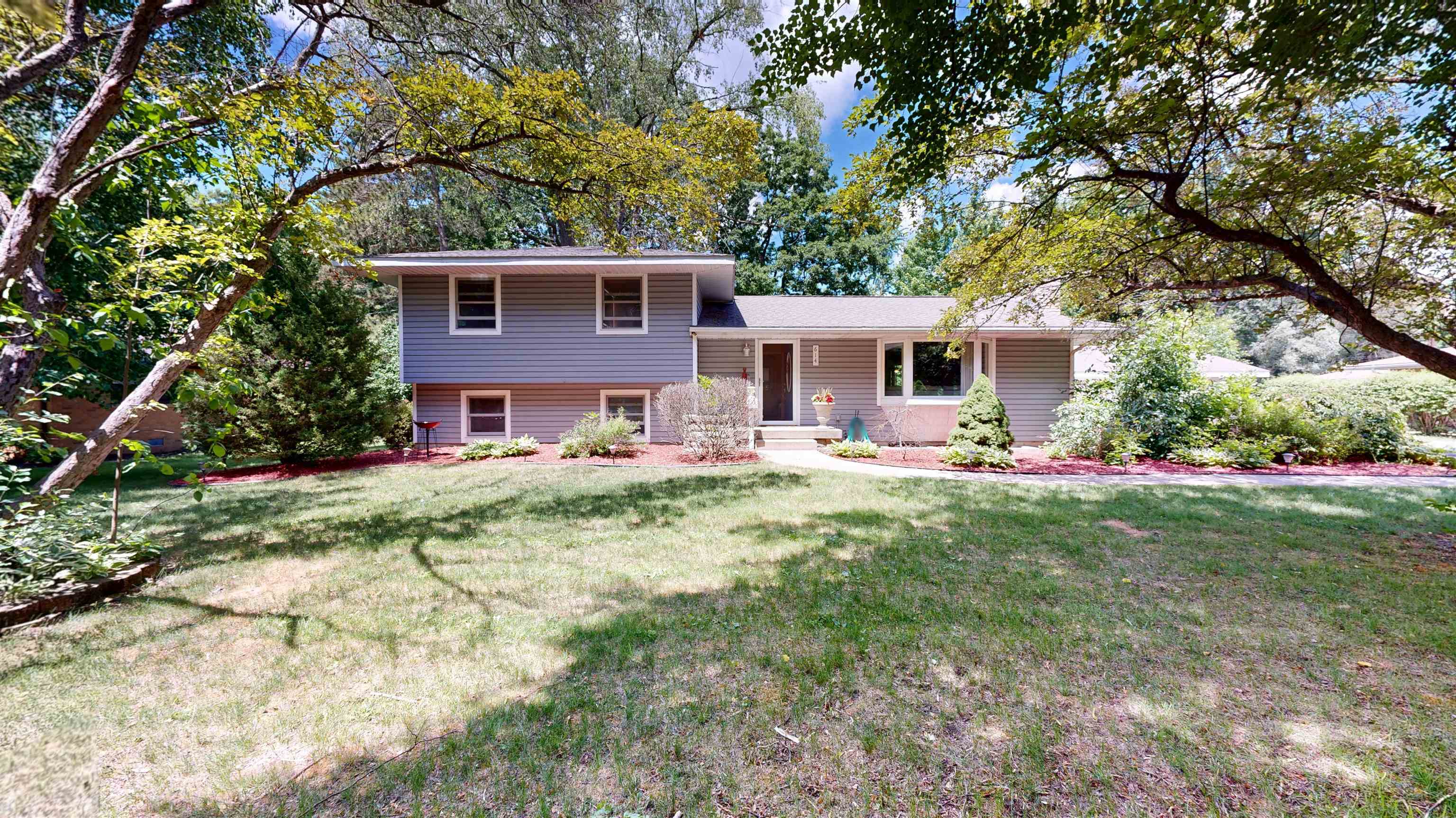 614 W Meadowbrook