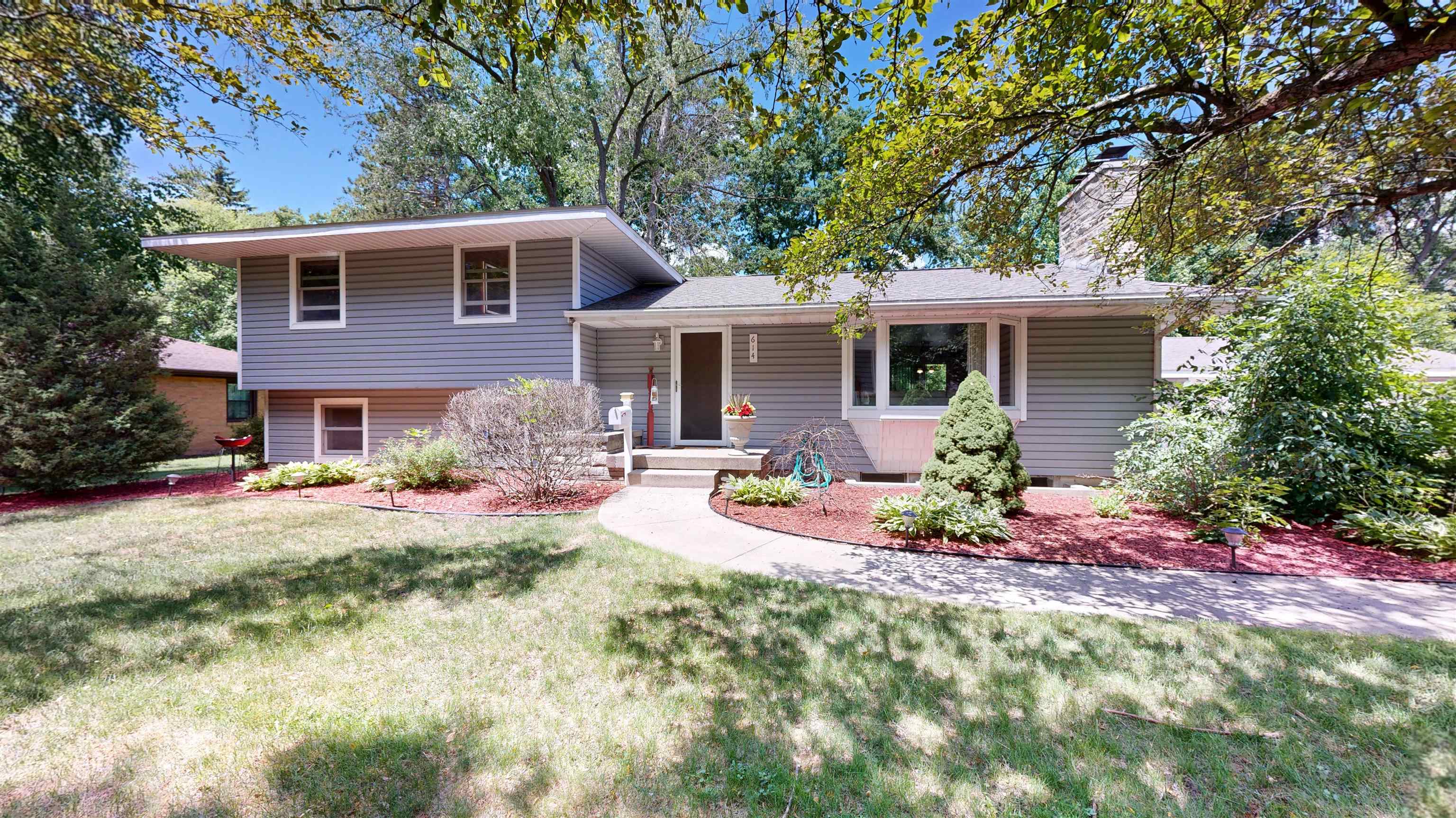 614 W Meadowbrook