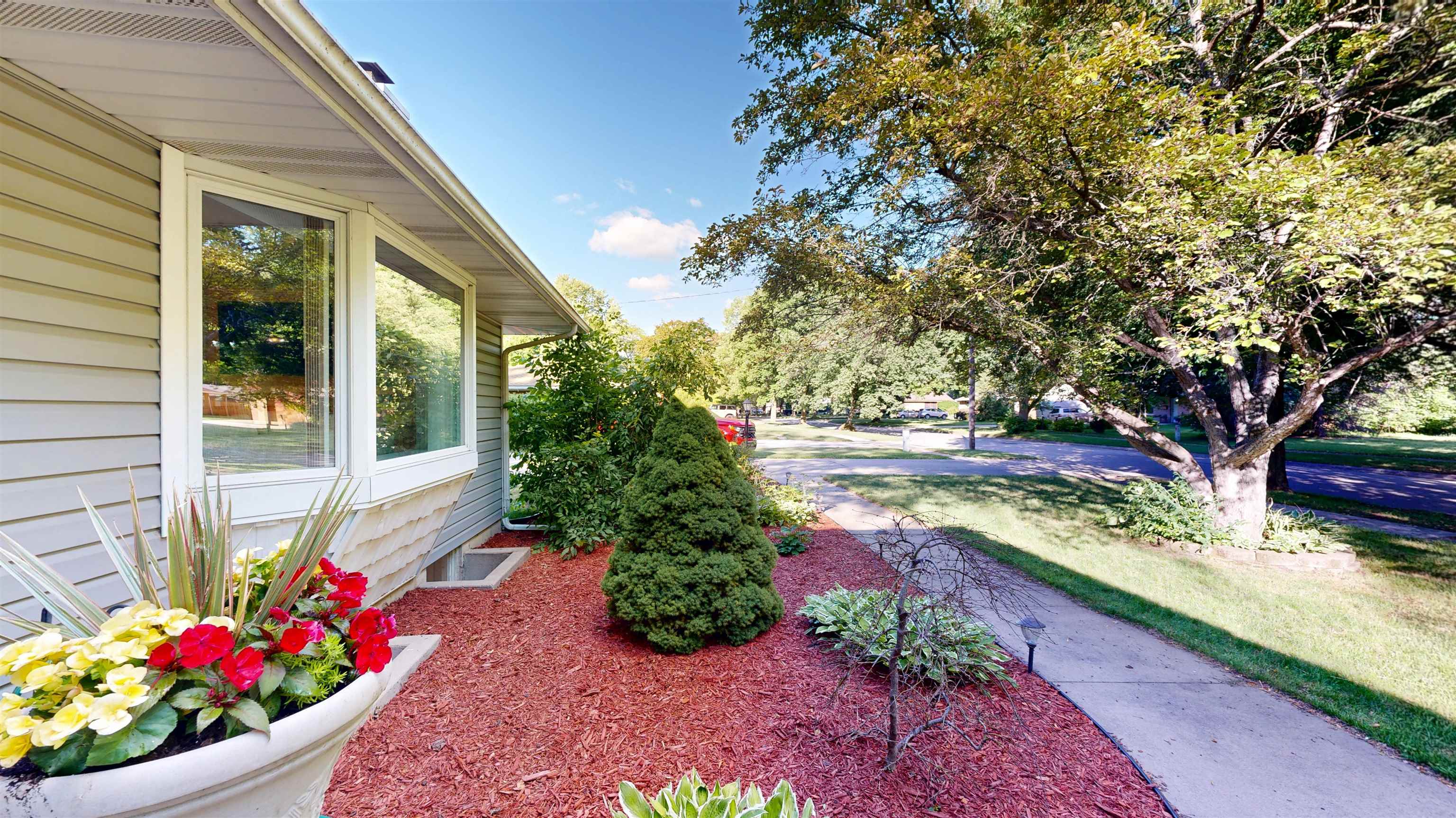614 W Meadowbrook