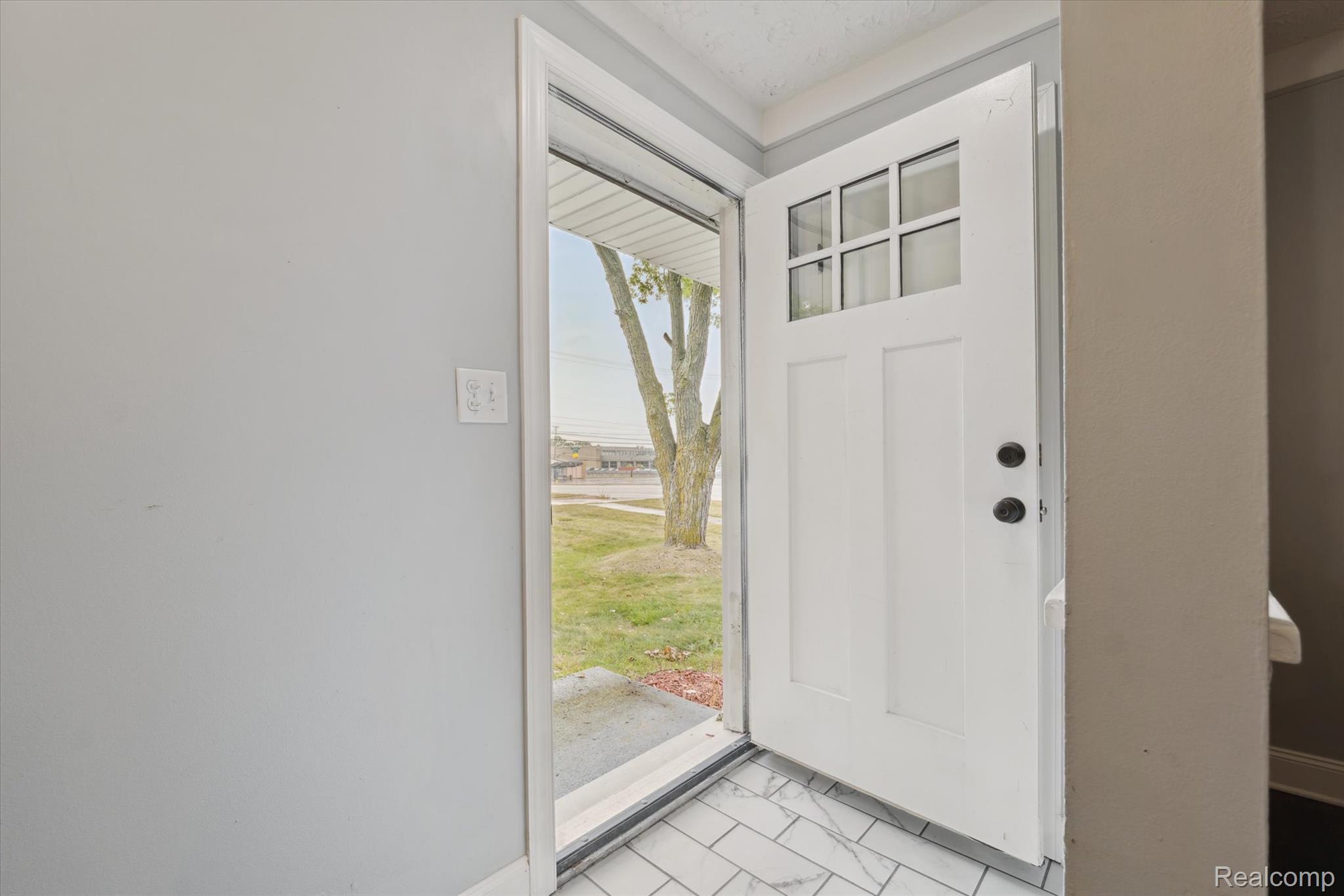 207 W Tienken Road