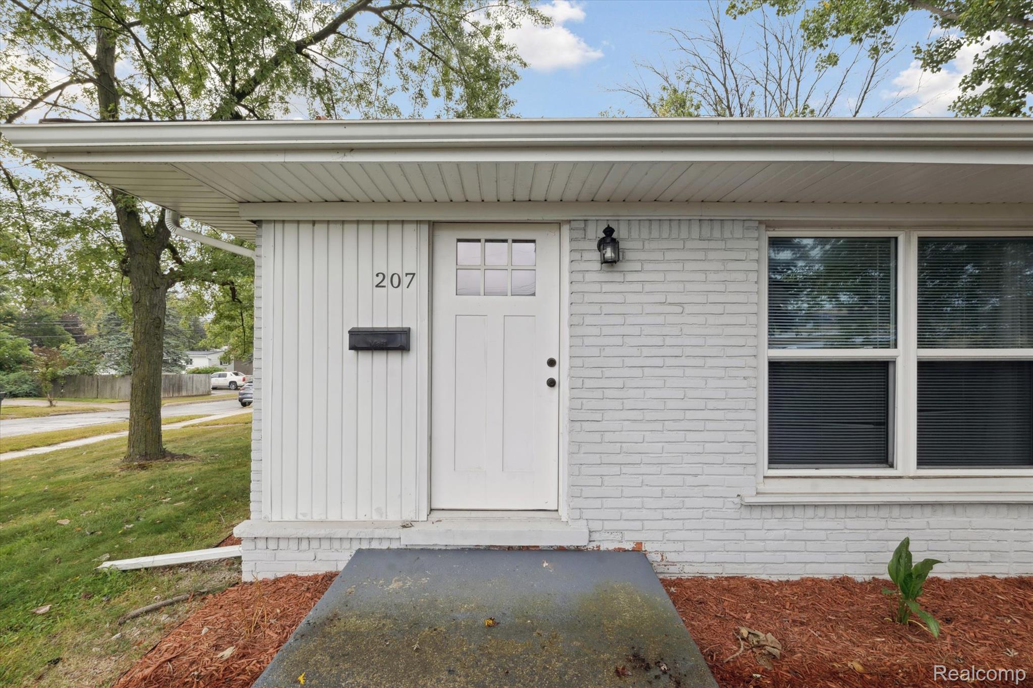 207 W Tienken Road