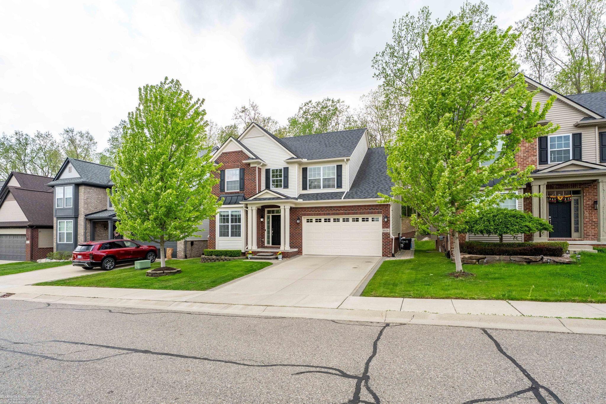 4929 W Stonegate Circle