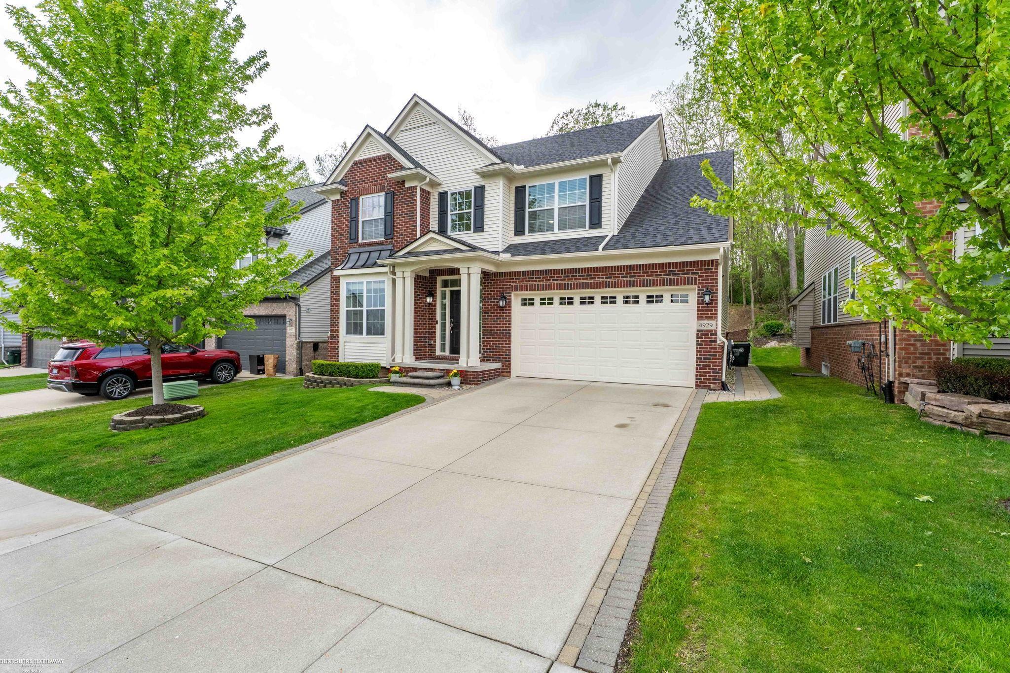 4929 W Stonegate Circle