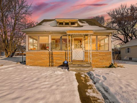 47 E Auburn Street Ecorse City MI 48229