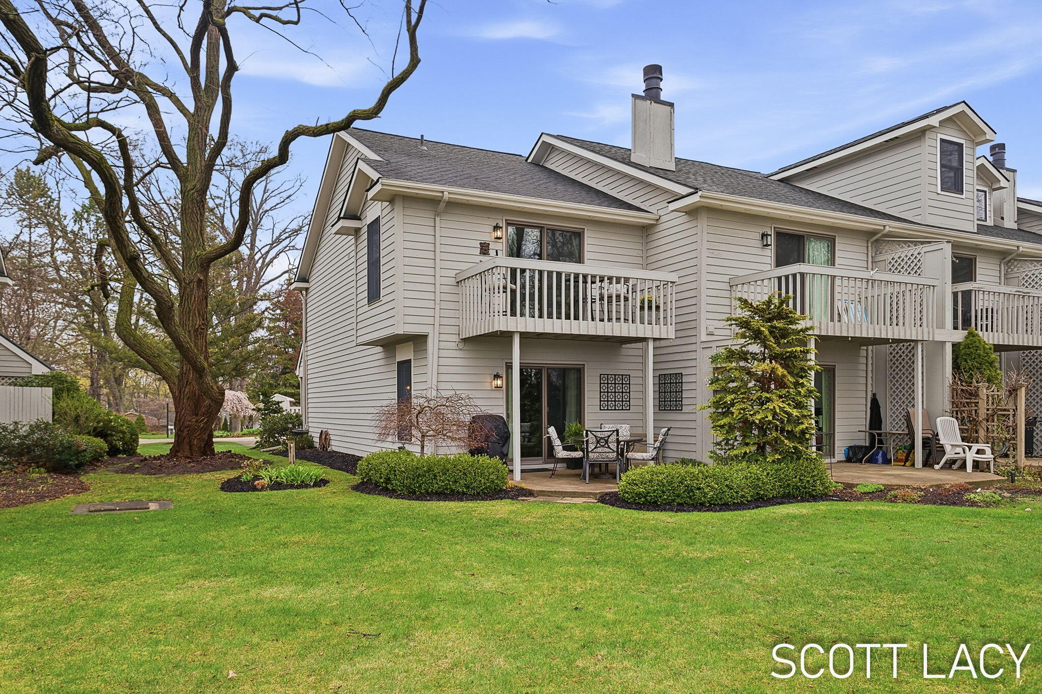 124 Elizabeth Street E