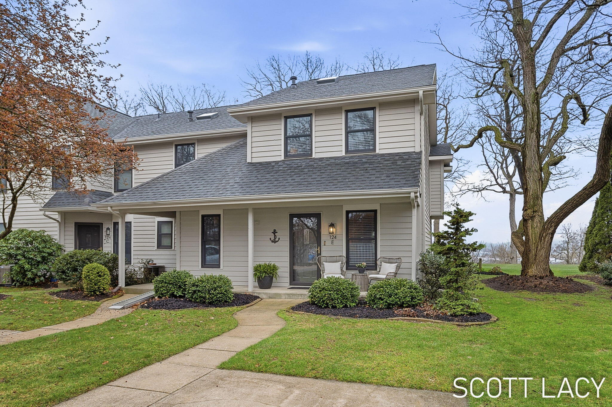 124 Elizabeth Street E