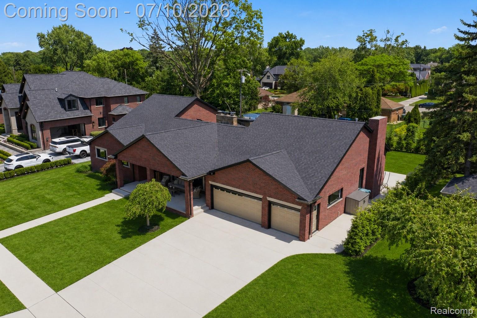 600 WOODCREST Drive