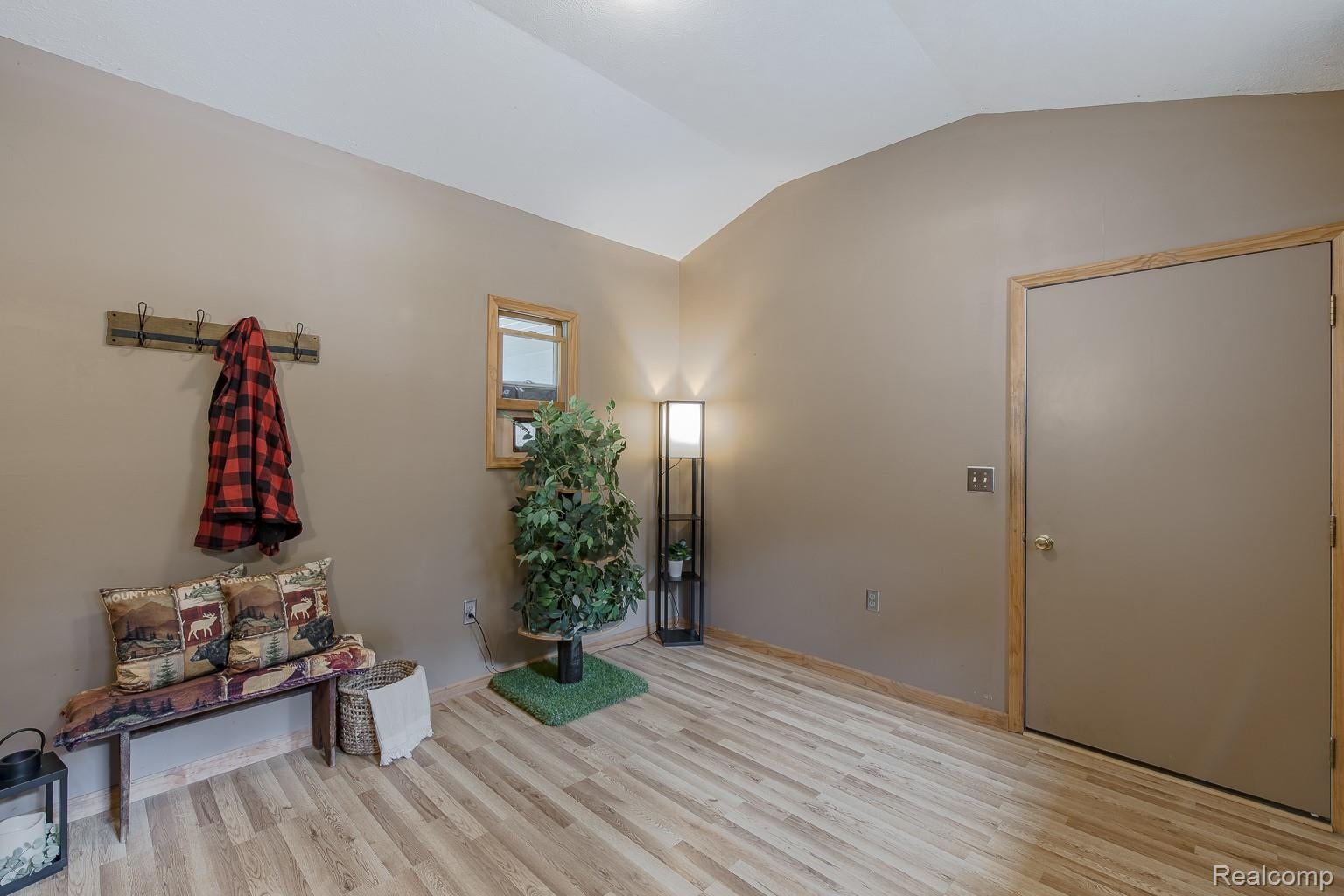 9038 Lahring Road