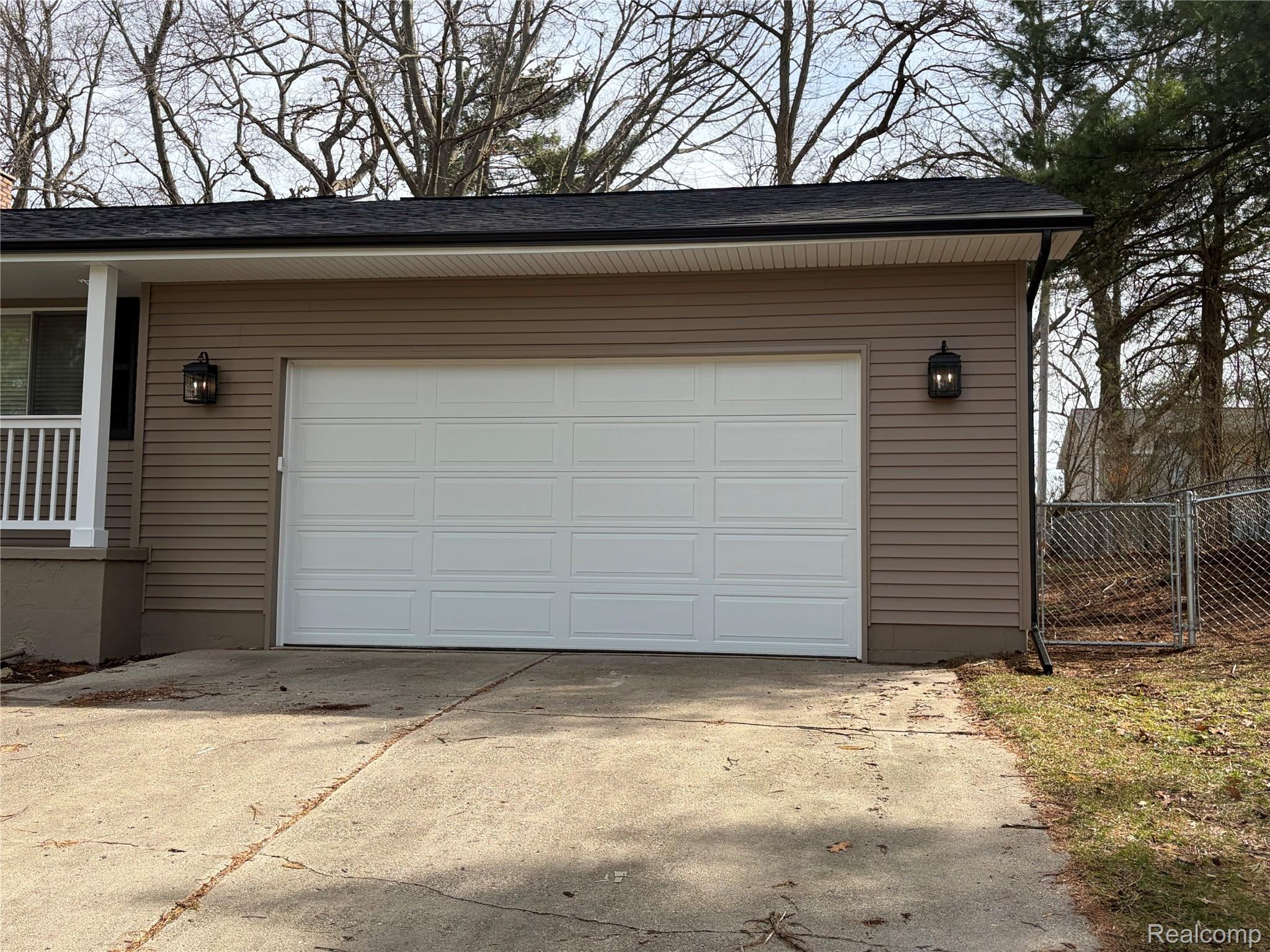 970 Golfview Drive