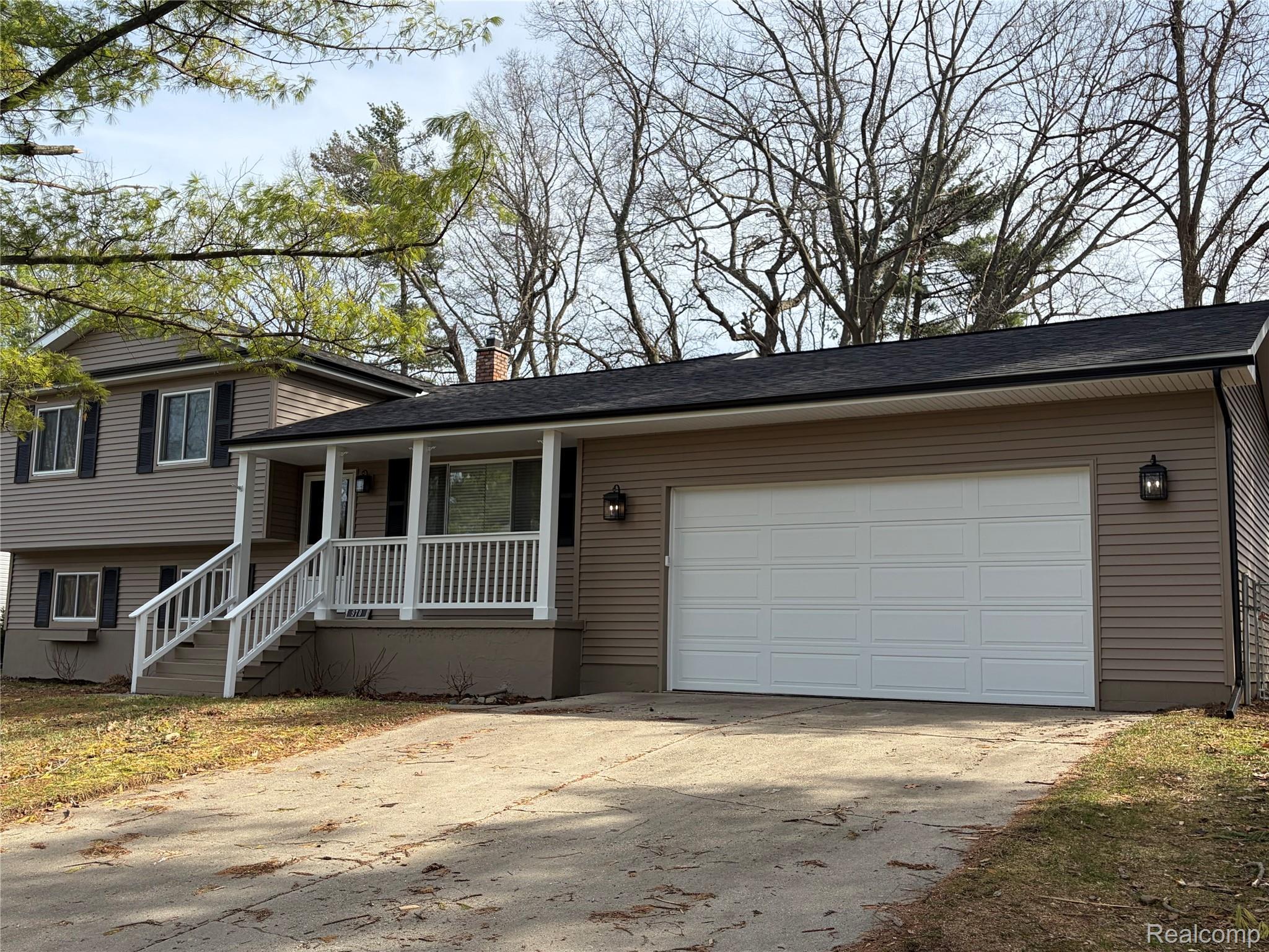 970 Golfview Drive