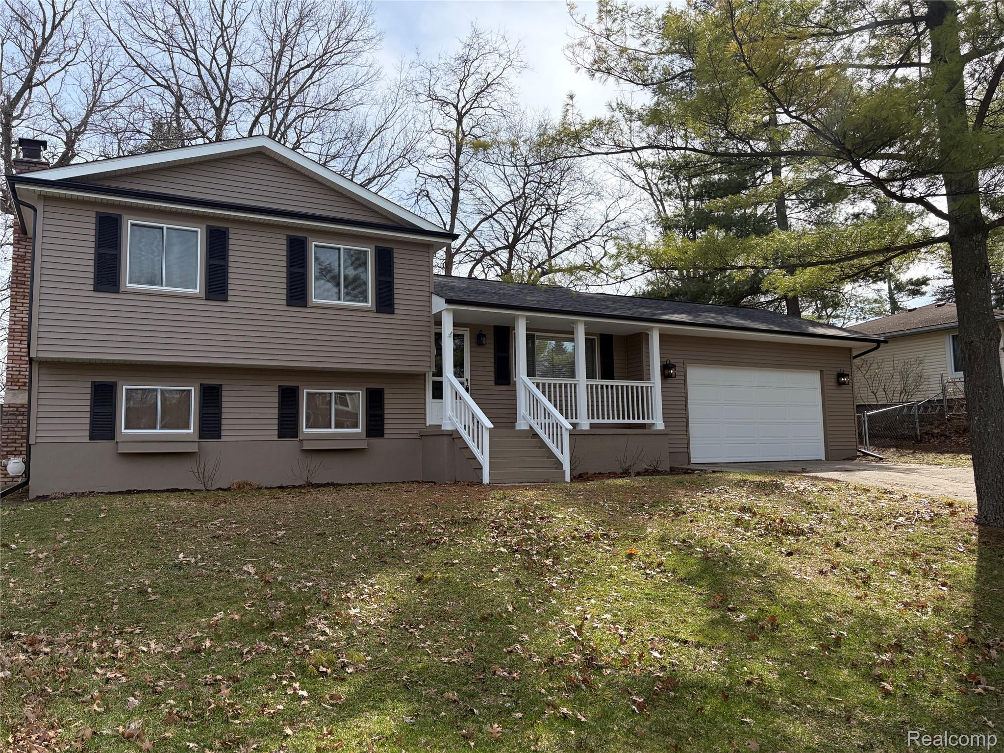 970 Golfview Drive