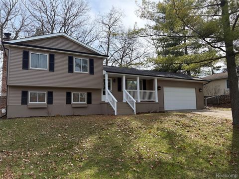 970 Golfview Drive Lake Orion Village MI 48362