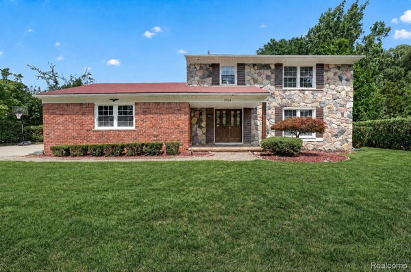 2834 ROSSMOOR CIR, BLOOMFIELD HILLS, MI 48302 - Image d321b7bf9bb9e86b39fc6dccca0583da/257278538