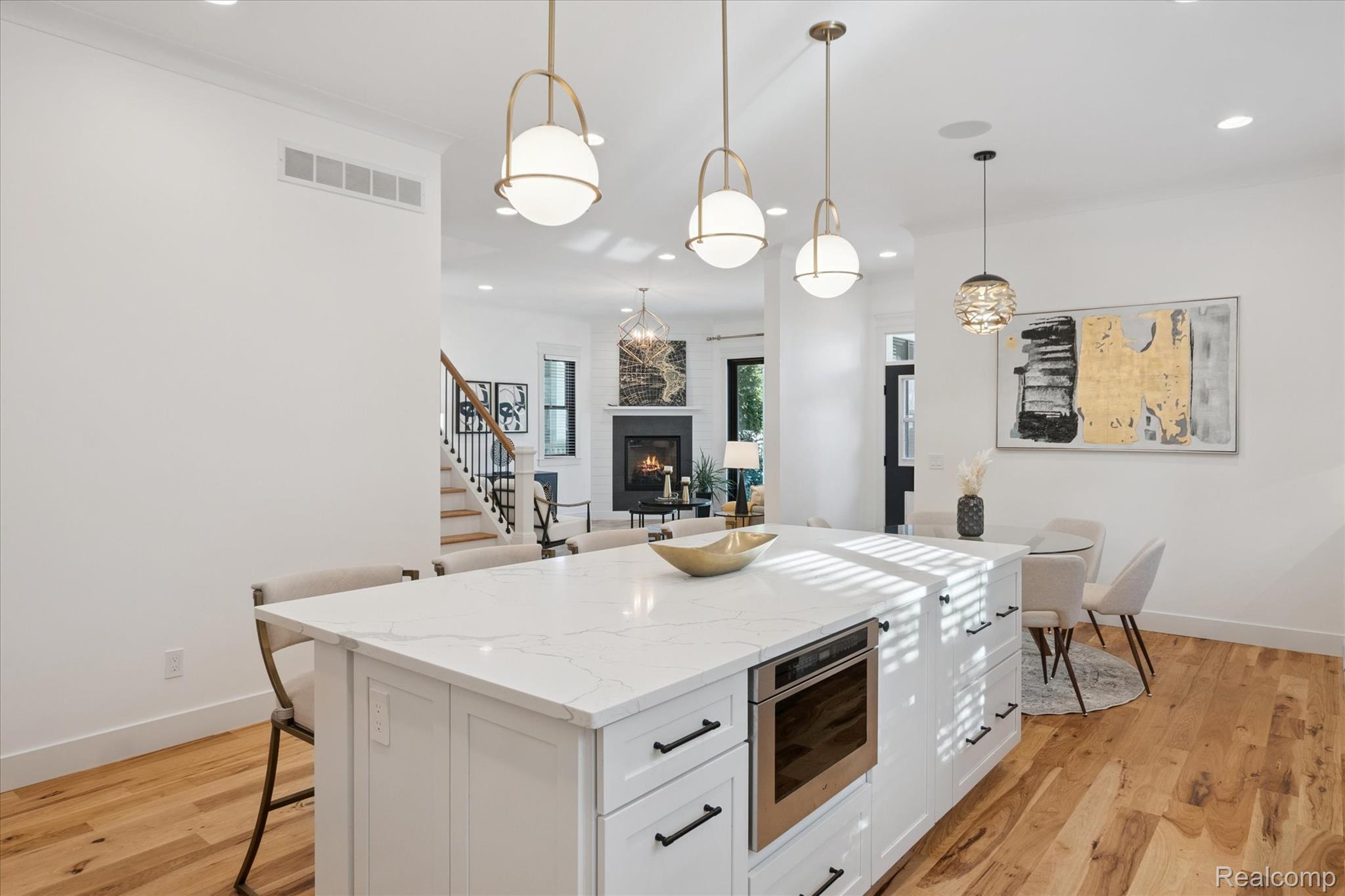 1633 Villa Road