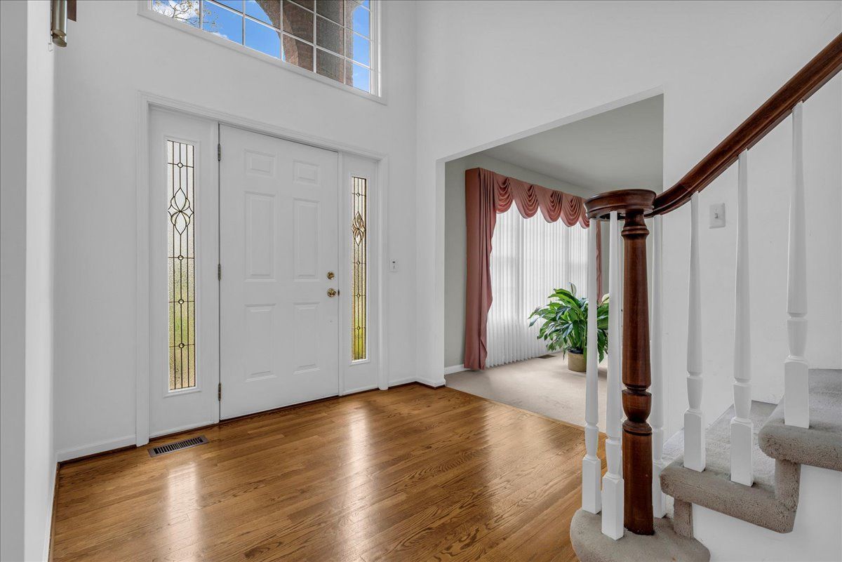 1021 OAK TREE Lane