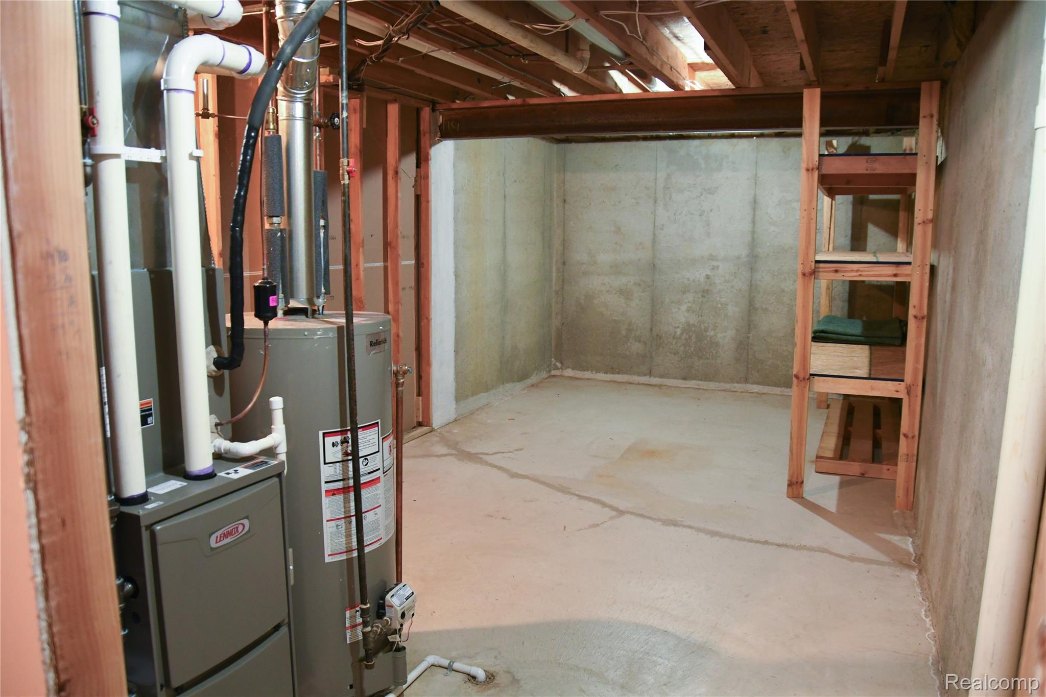 Capac Village, Michigan 48014, United States, 2 Bedrooms Bedrooms, ,2 BathroomsBathrooms,Residential,Pending,203699