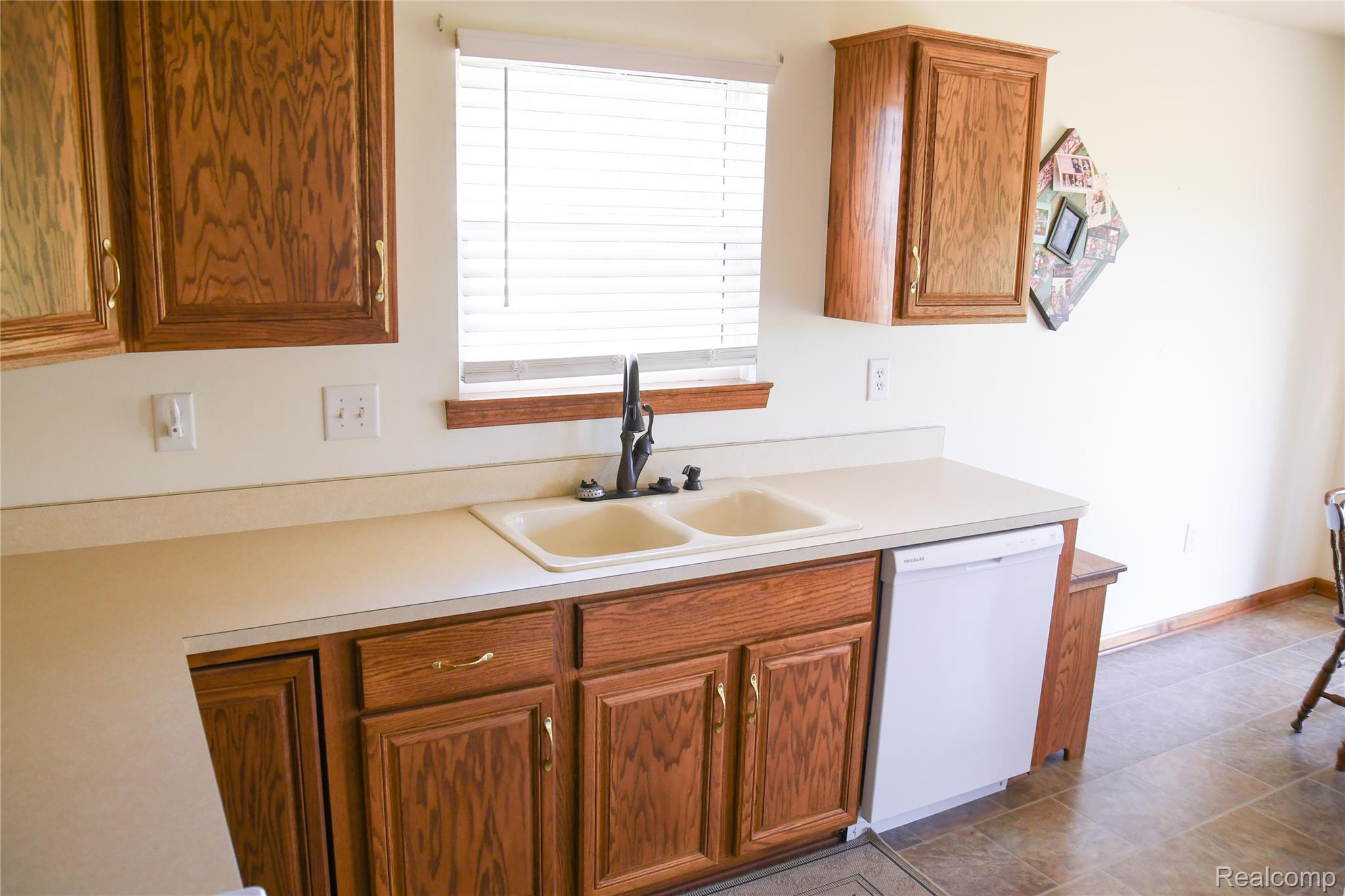 Capac Village, Michigan 48014, United States, 2 Bedrooms Bedrooms, ,2 BathroomsBathrooms,Residential,Pending,203699