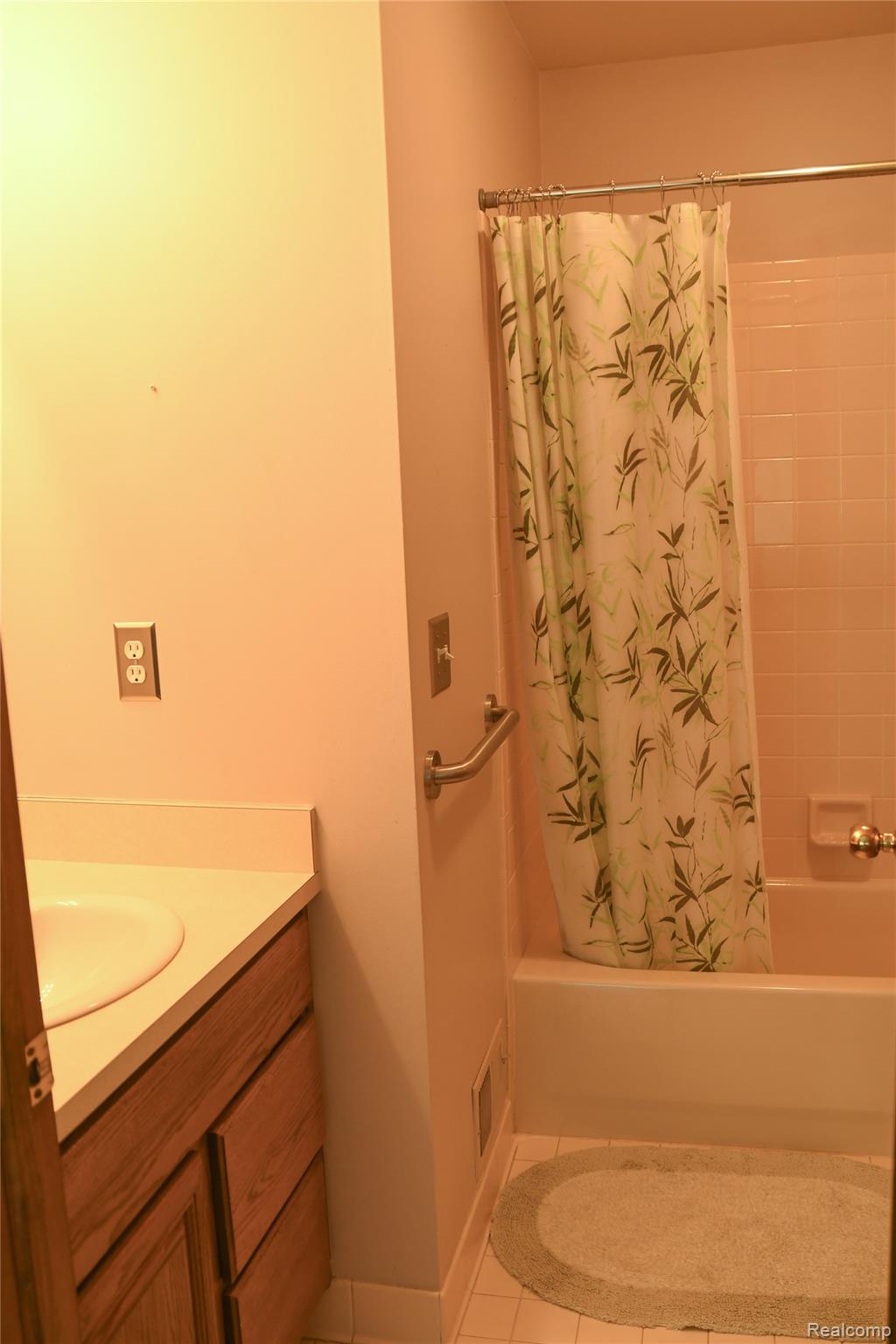 Capac Village, Michigan 48014, United States, 2 Bedrooms Bedrooms, ,2 BathroomsBathrooms,Residential,Pending,203699