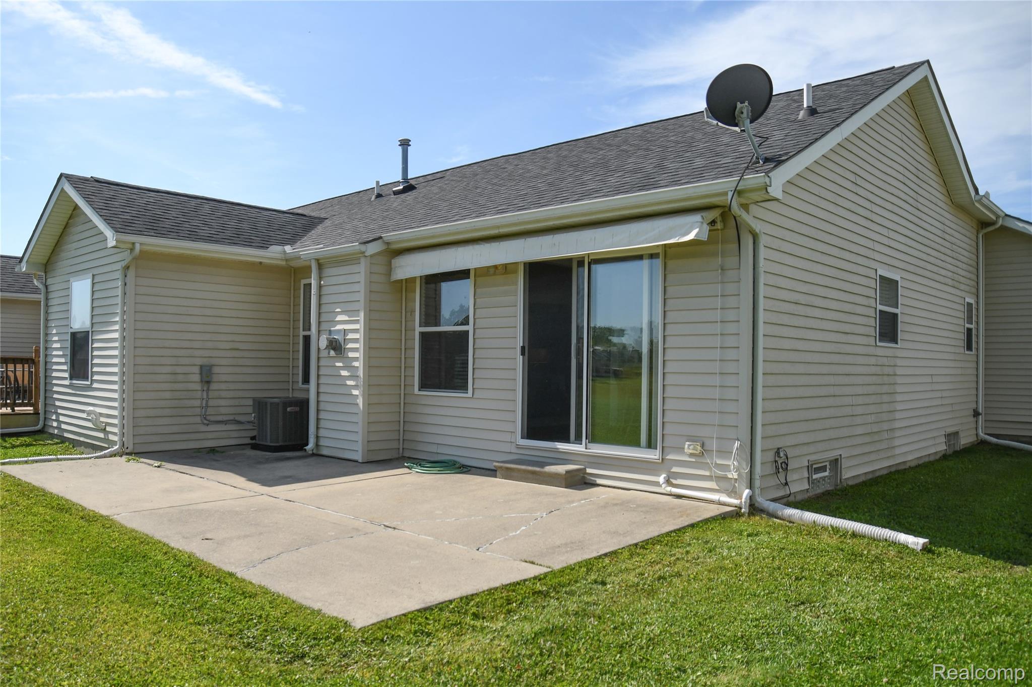 Capac Village, Michigan 48014, United States, 2 Bedrooms Bedrooms, ,2 BathroomsBathrooms,Residential,Pending,203699