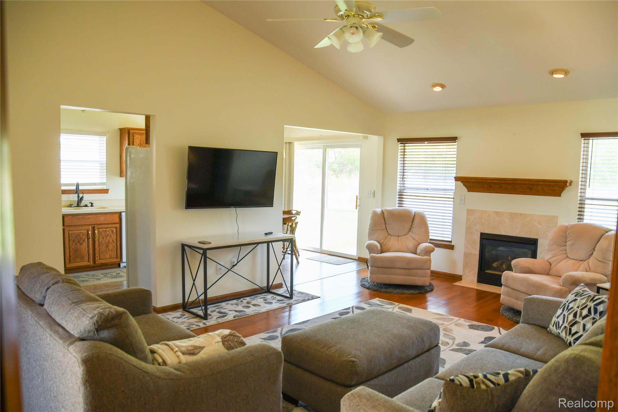 Capac Village, Michigan 48014, United States, 2 Bedrooms Bedrooms, ,2 BathroomsBathrooms,Residential,Pending,203699