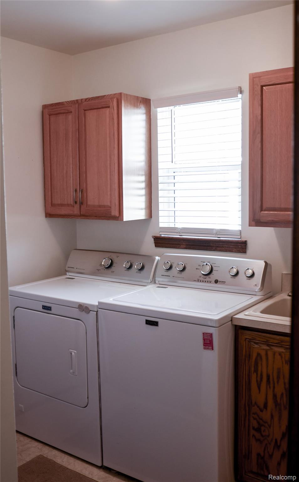 Capac Village, Michigan 48014, United States, 2 Bedrooms Bedrooms, ,2 BathroomsBathrooms,Residential,Pending,203699