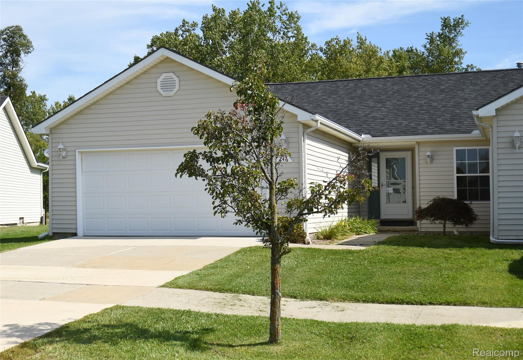 Capac Village, Michigan 48014, United States, 2 Bedrooms Bedrooms, ,2 BathroomsBathrooms,Residential,Pending,203699