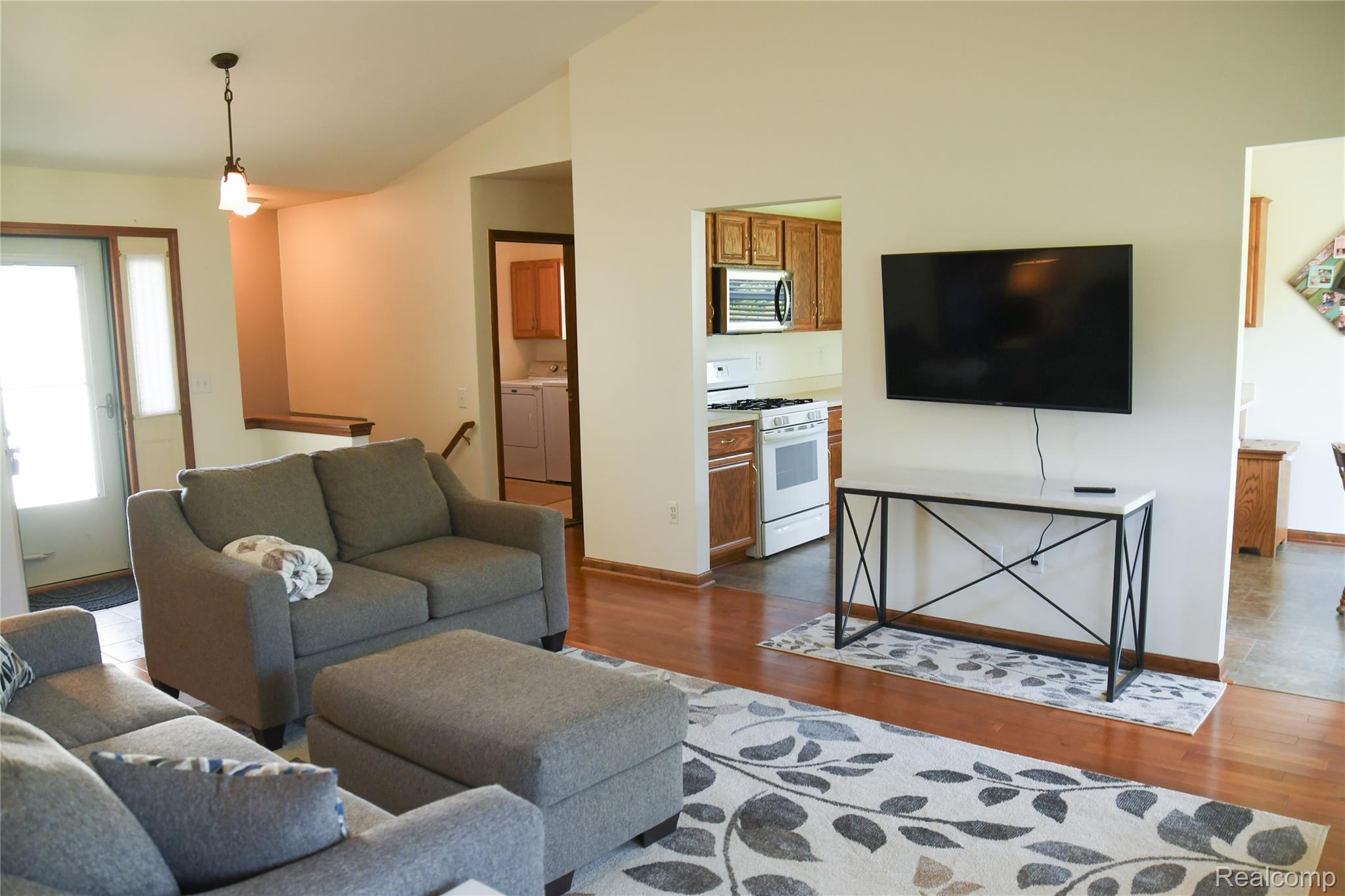 Capac Village, Michigan 48014, United States, 2 Bedrooms Bedrooms, ,2 BathroomsBathrooms,Residential,Pending,203699