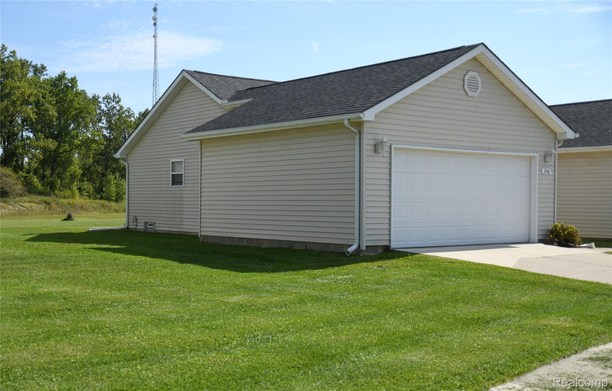 Capac Village, Michigan 48014, United States, 2 Bedrooms Bedrooms, ,2 BathroomsBathrooms,Residential,Pending,203699