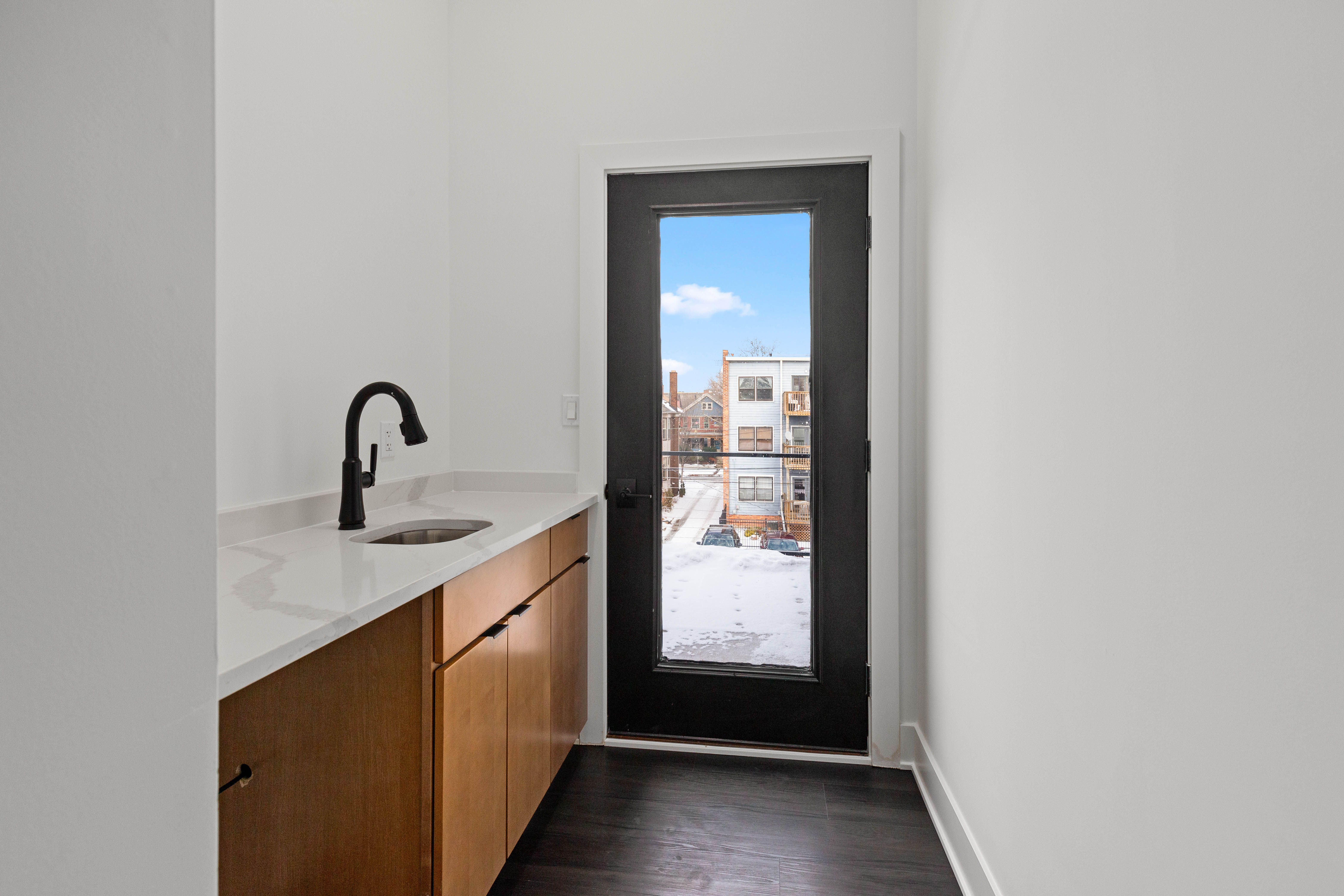 Detroit City, Michigan 48208, United States, 2 Bedrooms Bedrooms, ,3 BathroomsBathrooms,Residential,Active,131839