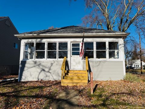 1902 Newberry Street Saginaw City MI 48602