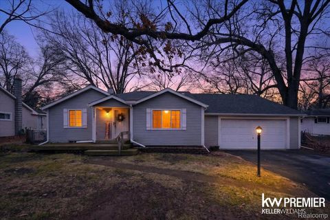 5658 Crescent Road Waterford Charter Township MI 48327