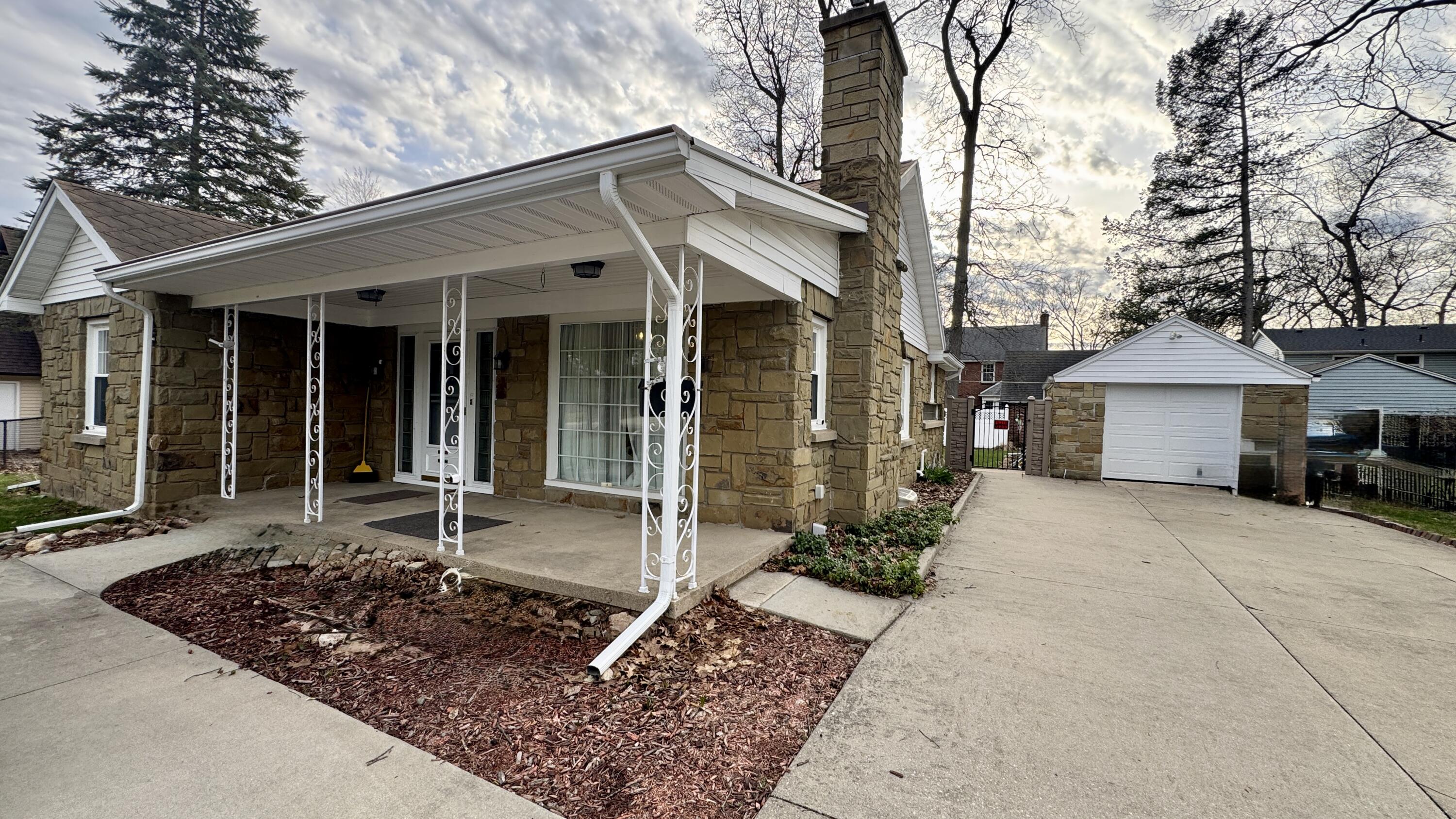 1004 Capital Avenue SW