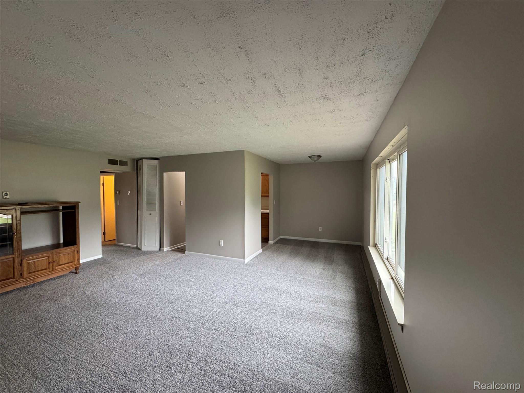 1890 Colonial Village Way 1