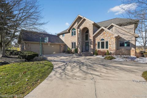 1280 Glen Court Highland Charter Township MI 48357