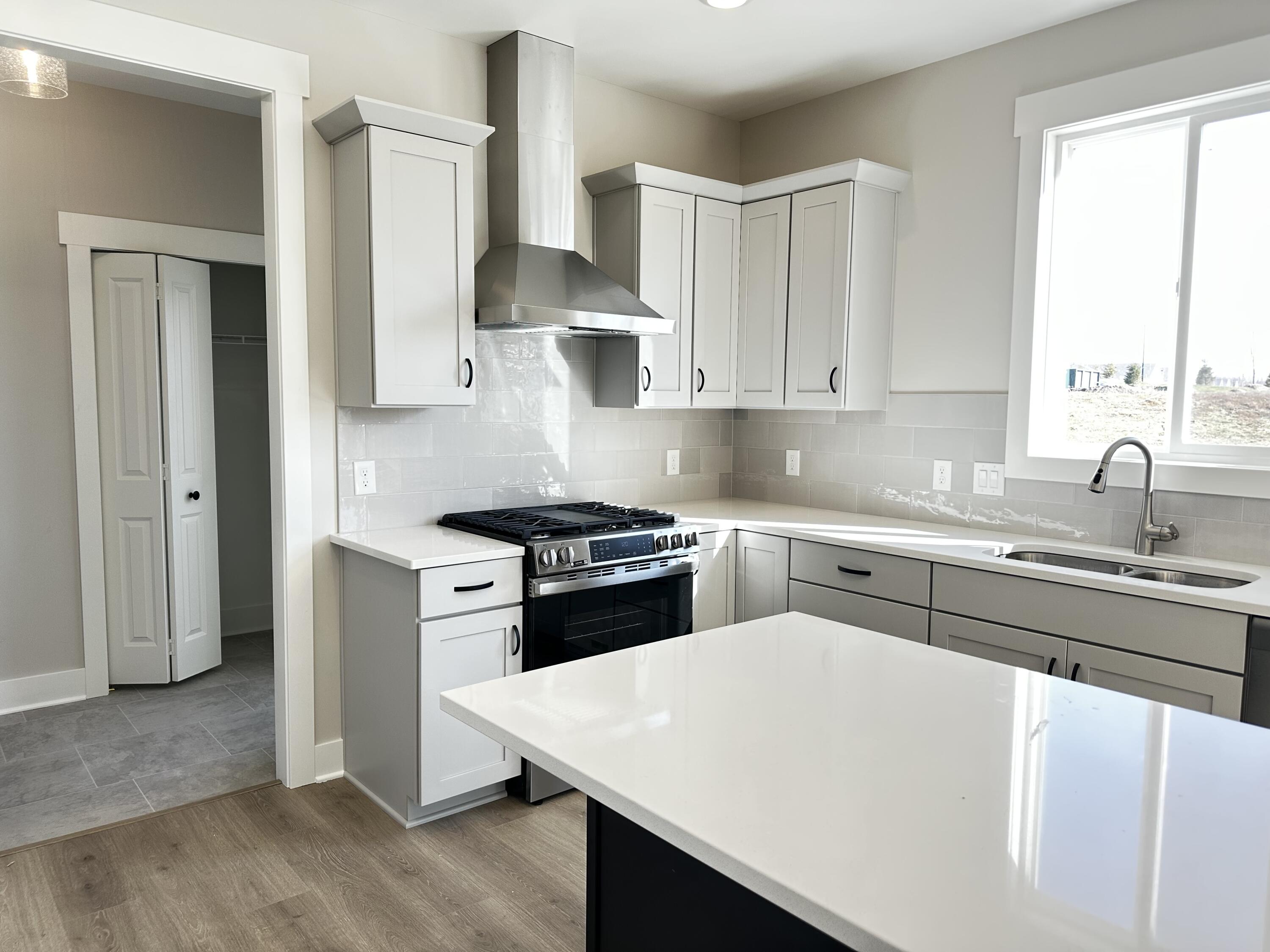 562 Lincoln Lawns Drive NW